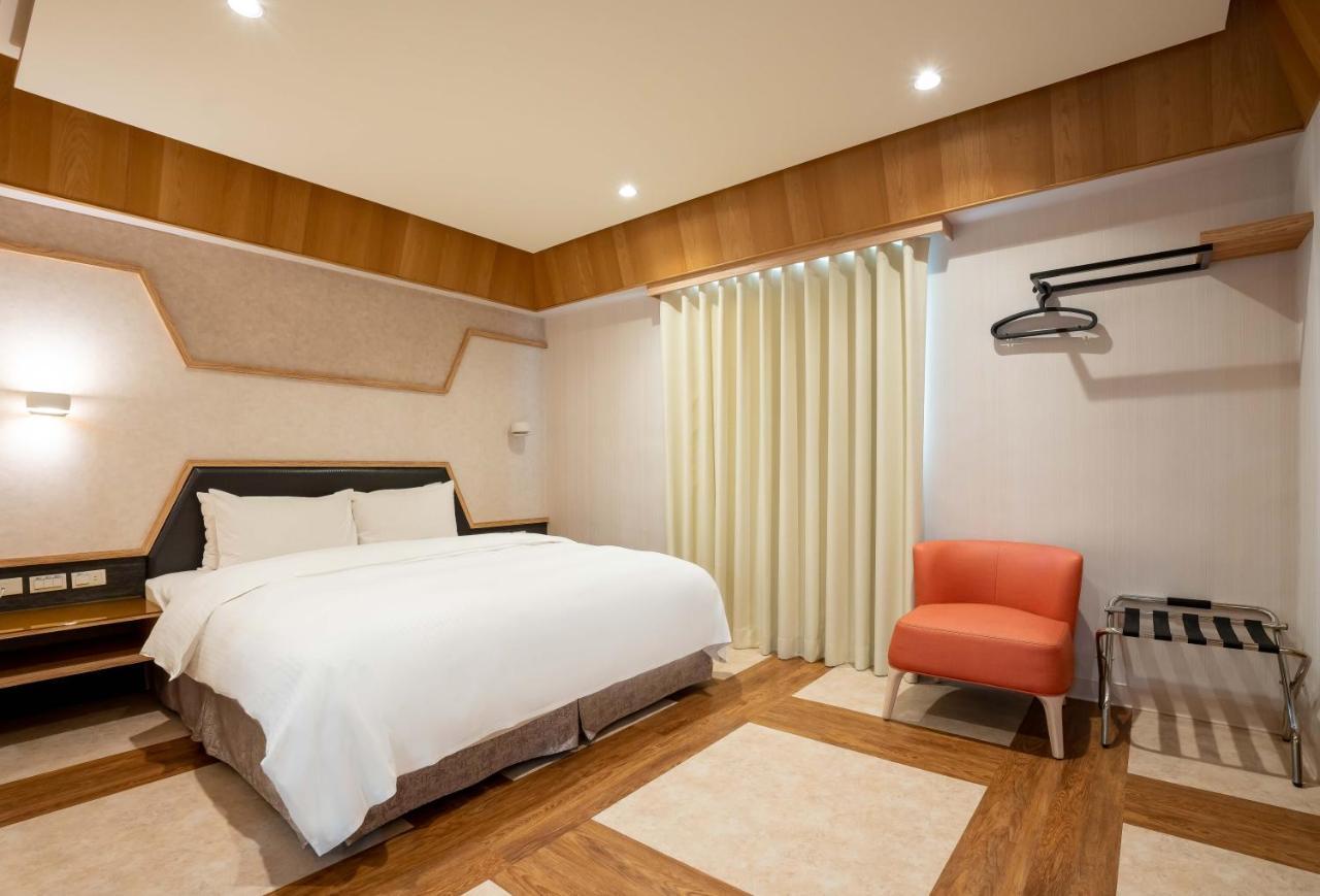 เดอะ ยัง โฮเทล  Hotel จูเป่ย ภายนอก รูปภาพ
