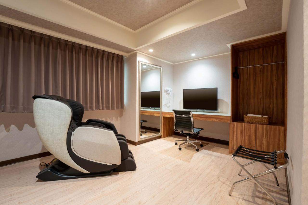 เดอะ ยัง โฮเทล  Hotel จูเป่ย ภายนอก รูปภาพ