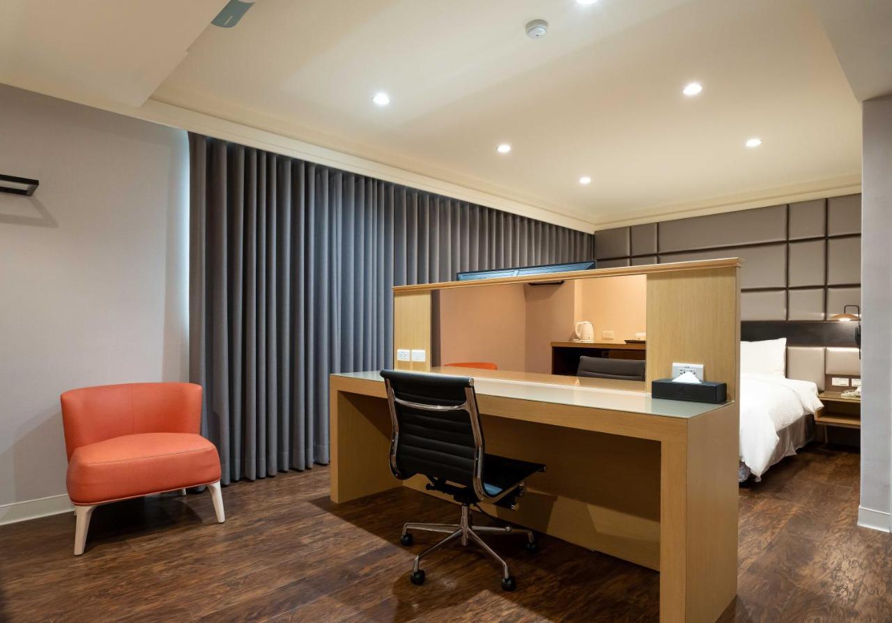เดอะ ยัง โฮเทล  Hotel จูเป่ย ภายนอก รูปภาพ