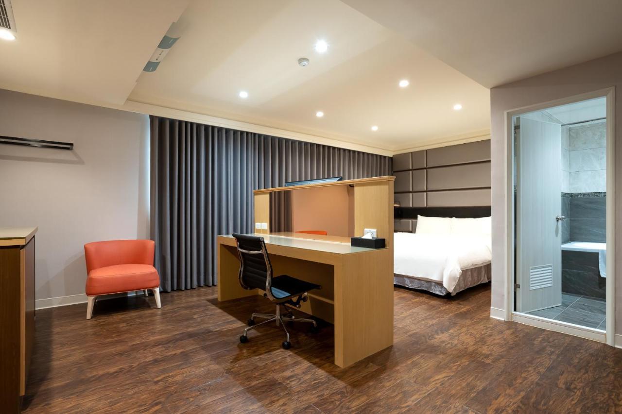 เดอะ ยัง โฮเทล  Hotel จูเป่ย ภายนอก รูปภาพ