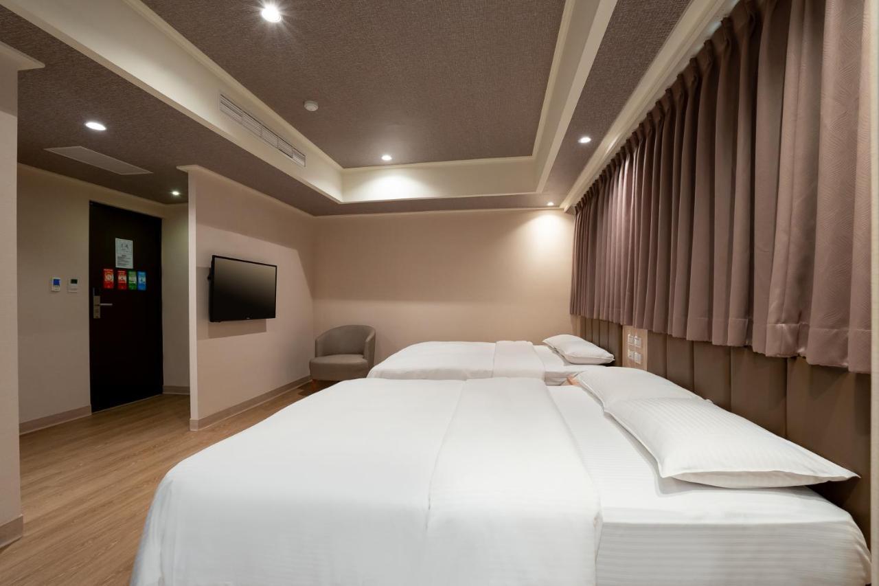 เดอะ ยัง โฮเทล  Hotel จูเป่ย ภายนอก รูปภาพ