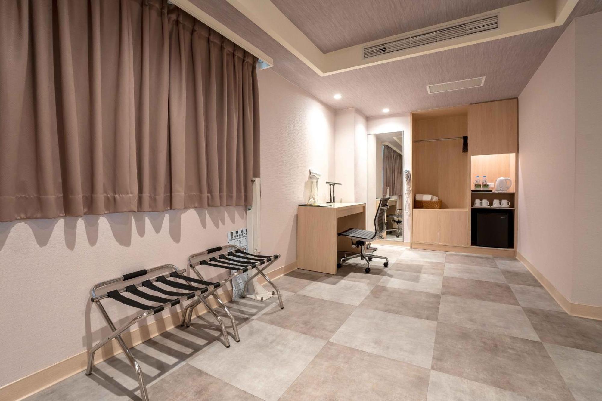 เดอะ ยัง โฮเทล  Hotel จูเป่ย ภายนอก รูปภาพ
