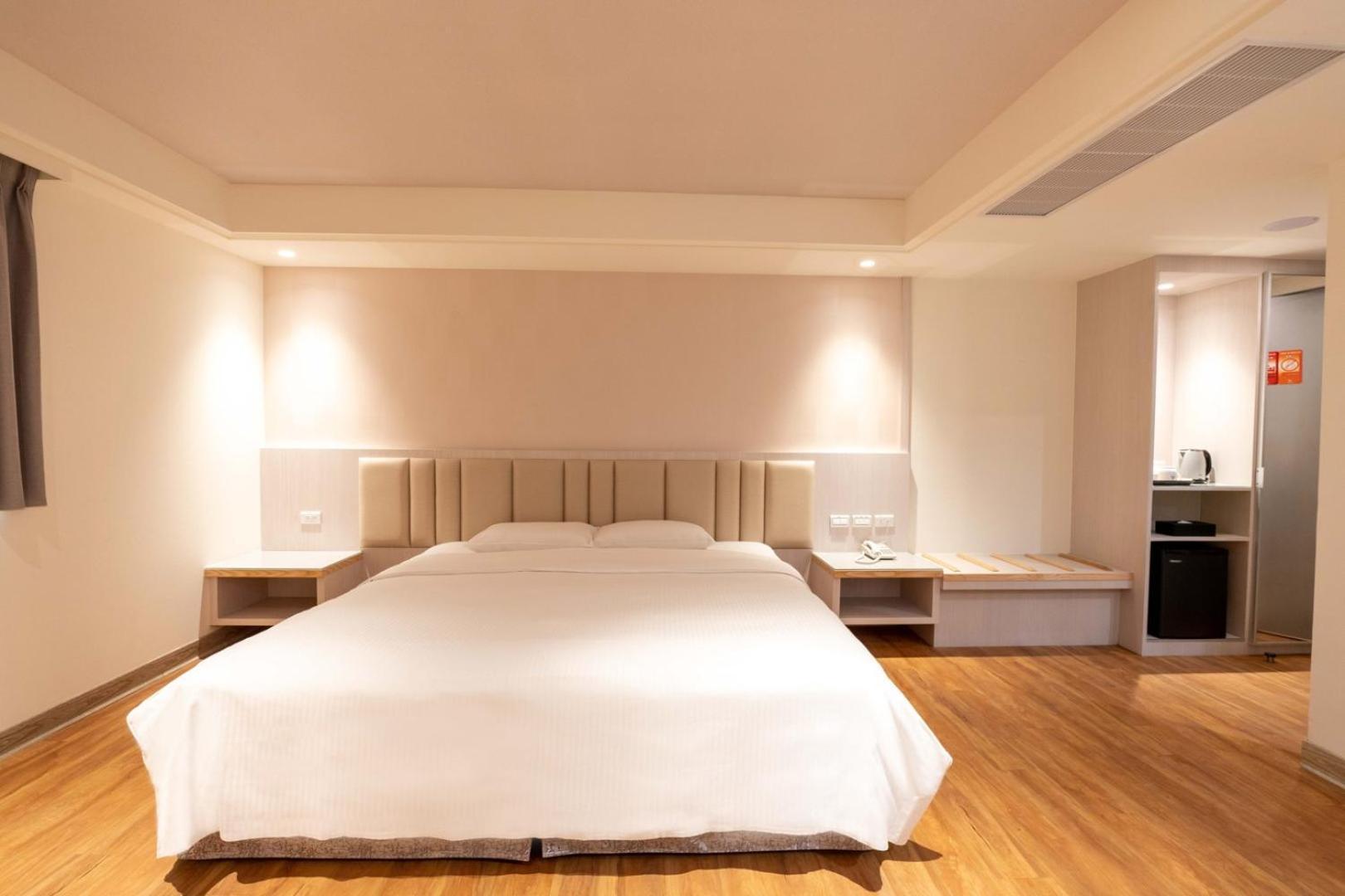 เดอะ ยัง โฮเทล  Hotel จูเป่ย ภายนอก รูปภาพ