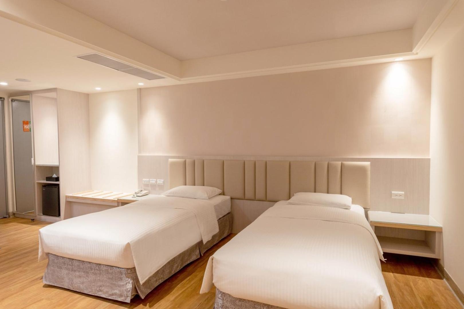 เดอะ ยัง โฮเทล  Hotel จูเป่ย ภายนอก รูปภาพ